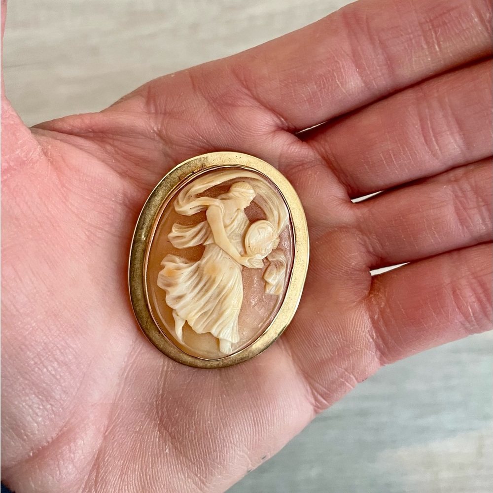 VERY ANTIQUE 14k Gold Cameo Brooch - Picture 4 of 13